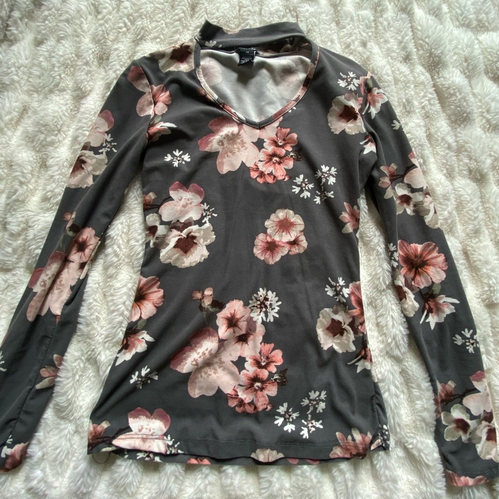 Grey Long Sleeve Tee with Choker